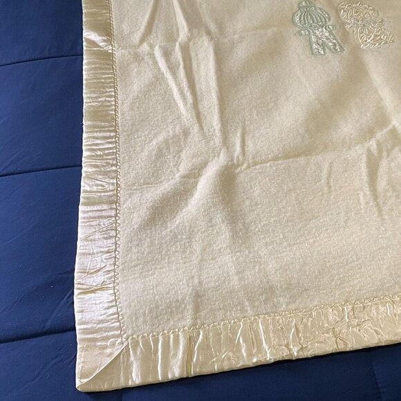 Vintage Quiltex Baby Blanket Satin Binding Trim Yellow Embroidered Figures - Picture 4 of 10